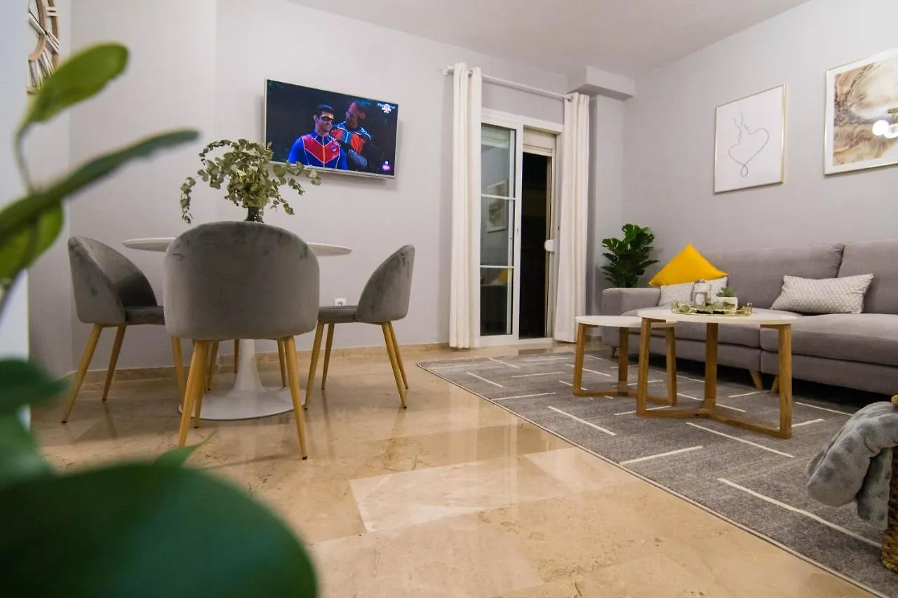 Apartment New! Luxury City Center & 2 Balconies Malaga